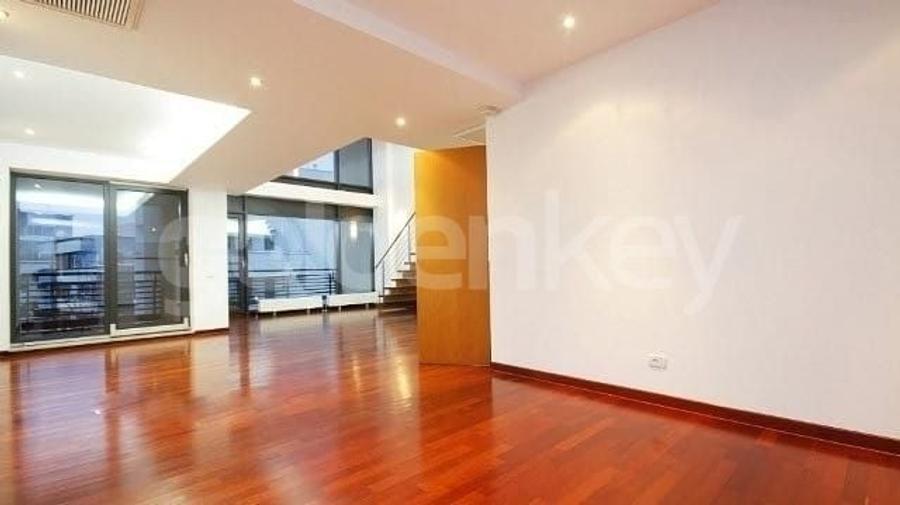 Apartament cu 3 camere semidecomandat în Herăstrău