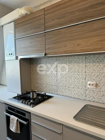Apartament cu 3 camere semidecomandat în Între Lacuri