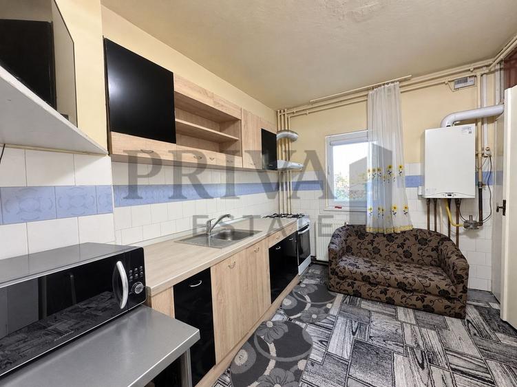 Apartament cu 3 camere decomandat, mobilat în Bucovina