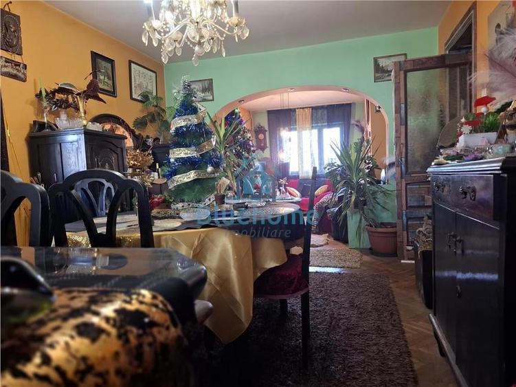 Casă cu 5 camere în 1 Mai