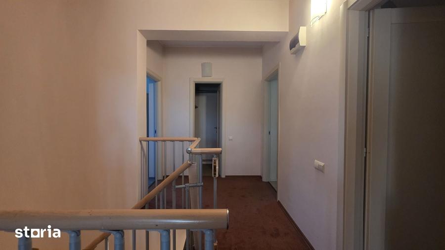 Casă cu 6 camere cu Teren 640 Mp în Grădiștea