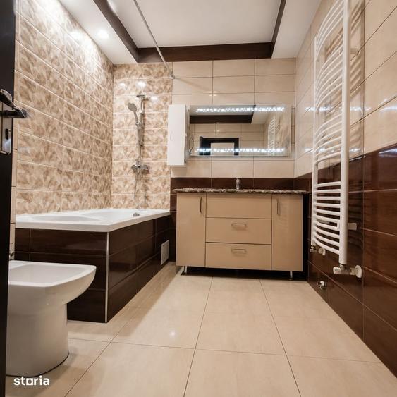Apartament cu 3 camere decomandat în Tractorul