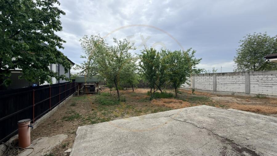 Casă individuală cu 7 camere cu Canalizare în Mărăcineni