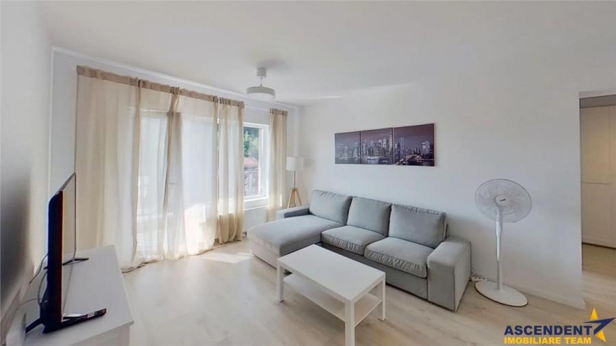 Apartament cu 2 camere decomandat în Noua