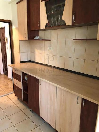 Apartament cu 3 camere decomandat în Baba-Dochia