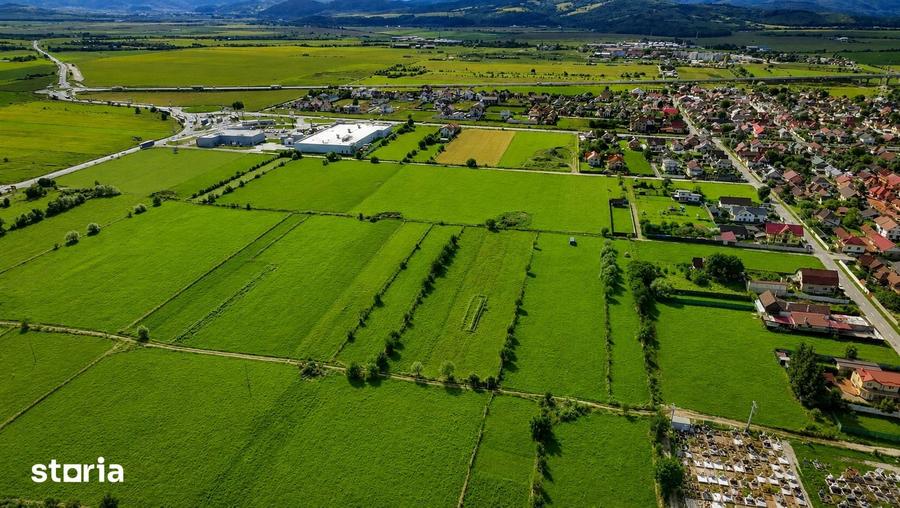 Teren de 2100 mp, în Central