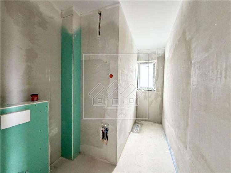 Casă individuală cu 5 camere cu Canalizare în Șura Mică