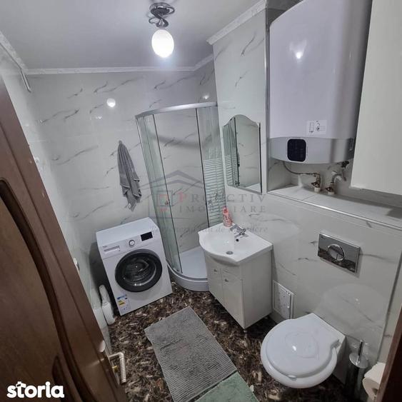 Apartament cu 2 camere semidecomandat, mobilat în Central