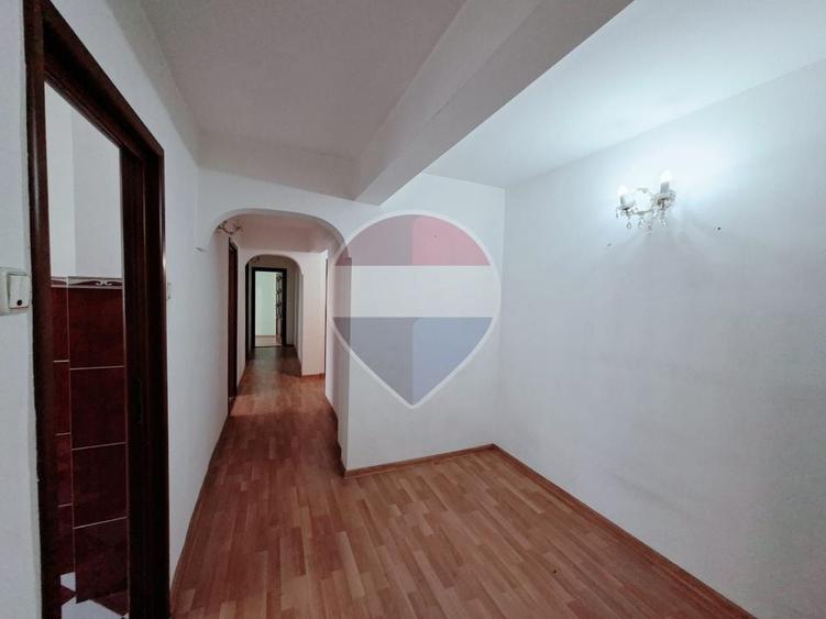 Apartament cu 4 camere decomandat în Ultracentral