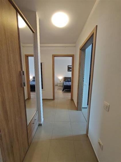 Apartament cu 2 camere decomandat, mobilat în Tractorul