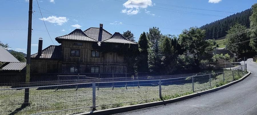 Casă cu Teren 1756 Mp în Central