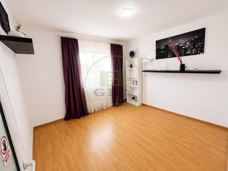 Apartament cu 4 camere semidecomandat, mobilat în Băneasa