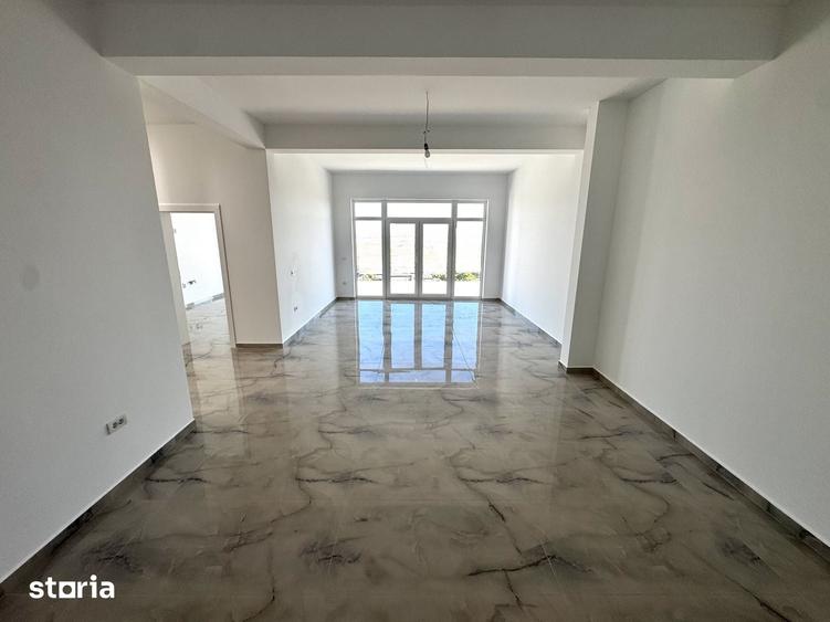 Casă cu 4 camere cu Teren 640 Mp în Tomești