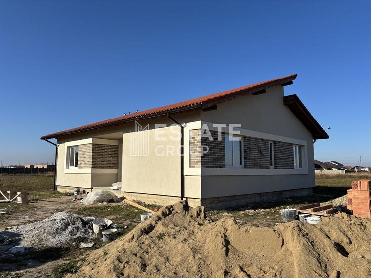 Casa individuala cu 4 camere in Mosnita Noua zona Castel comision 0% - 4