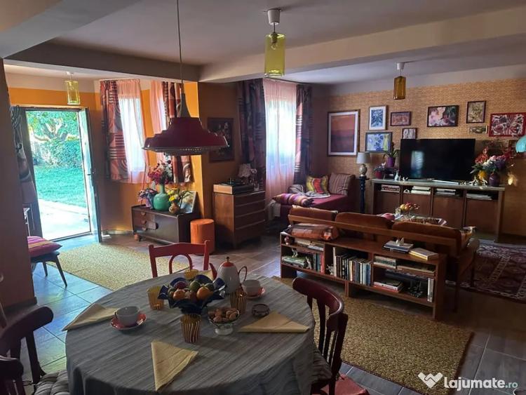 Casă cu 5 camere cu Teren 794 Mp în Livedea