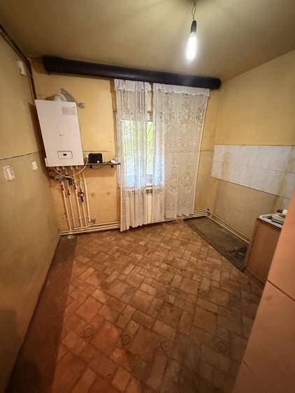 Apartament decomandat ,2 camere parter,INEL 2 - 4