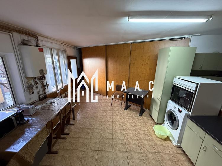 Casă individuală cu 8 camere cu Canalizare în Central