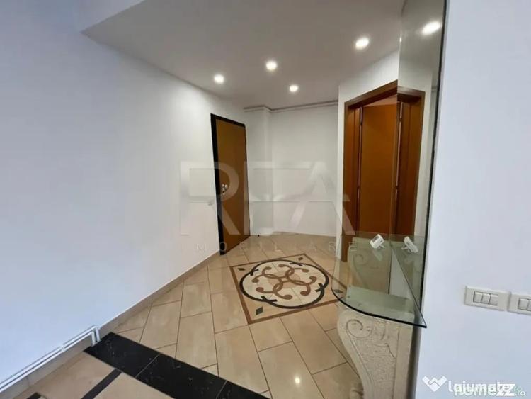 Apartament cu 5 camere decomandat în Primăverii