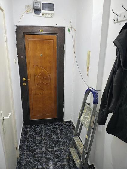 Apartament cu 2 camere semidecomandat în P-ța Doina