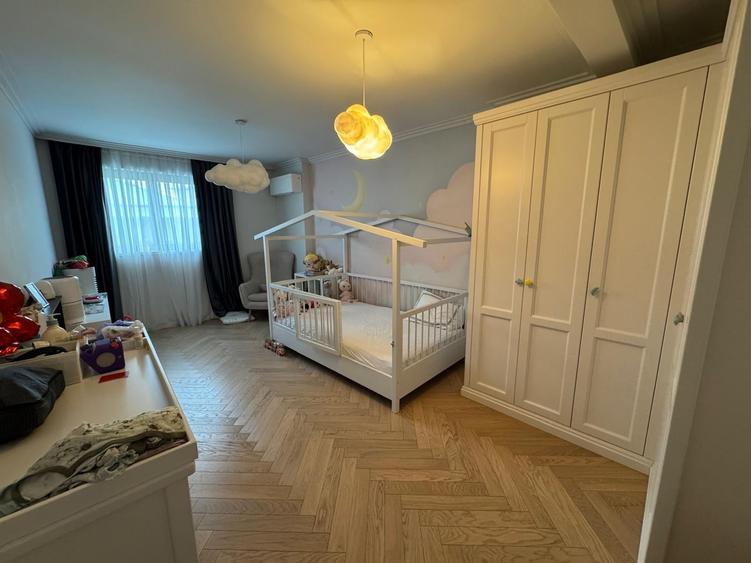 Apartament cu 4 camere semidecomandat în Cotroceni