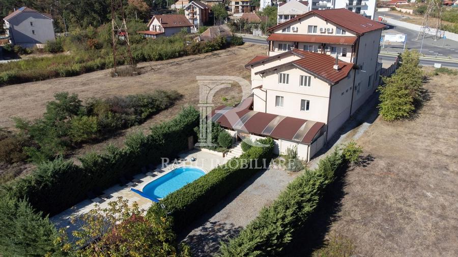 Casă individuală cu 18 camere cu Piscina în Sânmartin