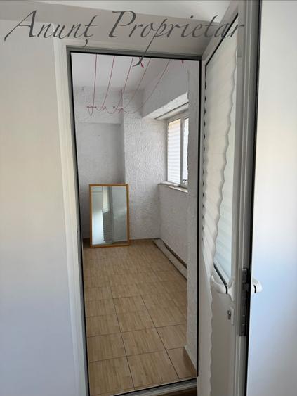 Apartament cu 4 camere semidecomandat în Moșilor