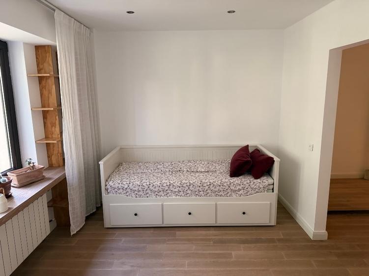 Apartament cu 3 camere circular, mobilat în Unirii