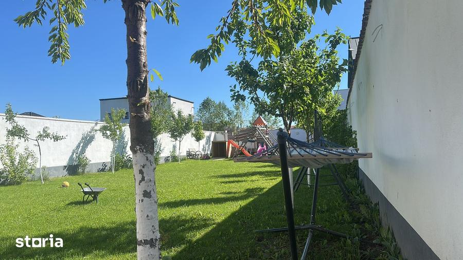 Casă cu 4 camere cu Teren 500 Mp în Cristian