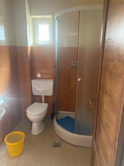 Casă cu 14 camere cu Canalizare în Central