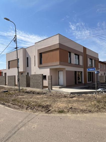 Duplex cu 3 camere cu Canalizare în Săcălaz