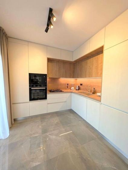 Apartament cu 3 camere semidecomandat, mobilat în Zorilor