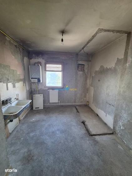 Apartament cu 3 camere decomandat în Narcisa
