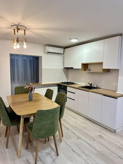 Apartament cu 3 camere decomandat în Stana