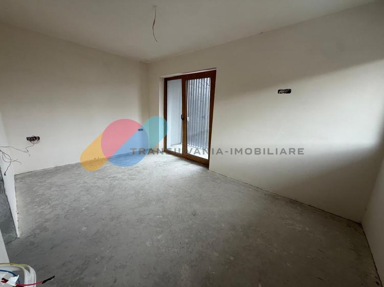 Casă individuală cu 4 camere cu Canalizare în Sânnicoară