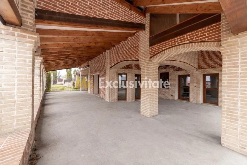 Casă cu 8 camere cu Teren 1229 Mp în Ștefănești