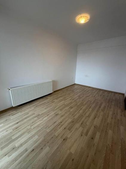 Apartament cu 3 camere decomandat în Km 4-5