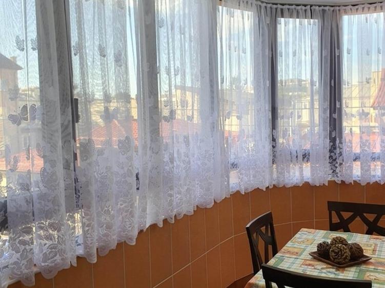 Apartament cu 3 camere semidecomandat în Dorobanți