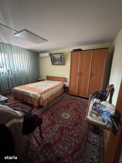 Casă cu 5 camere cu Teren 600 Mp în Bariera Vâlcii