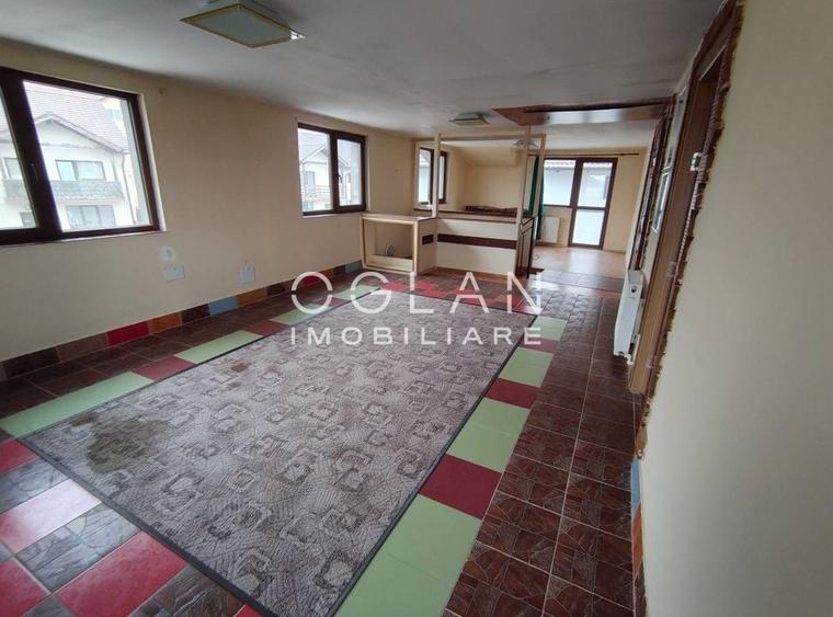 Casă individuală cu 7 camere cu Canalizare în Șelimbăr