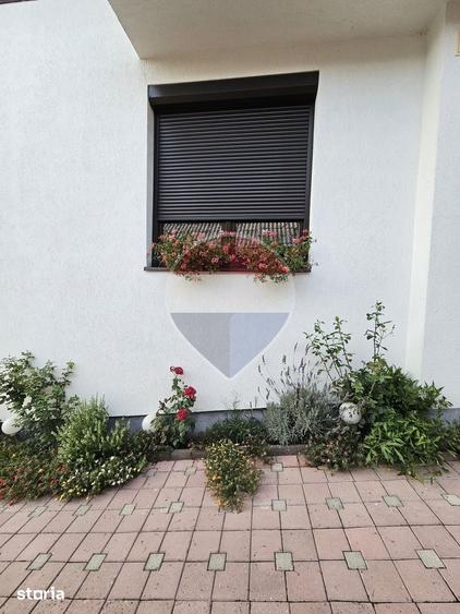 Casă cu 9 camere decomandat cu Teren 750 Mp în Rona de Jos
