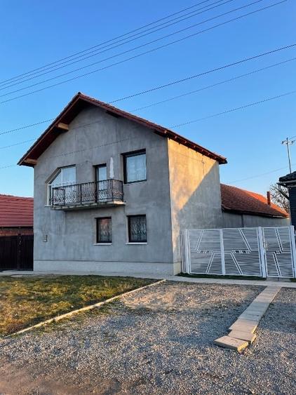 Casă individuală cu 5 camere cu Canalizare în Vânători