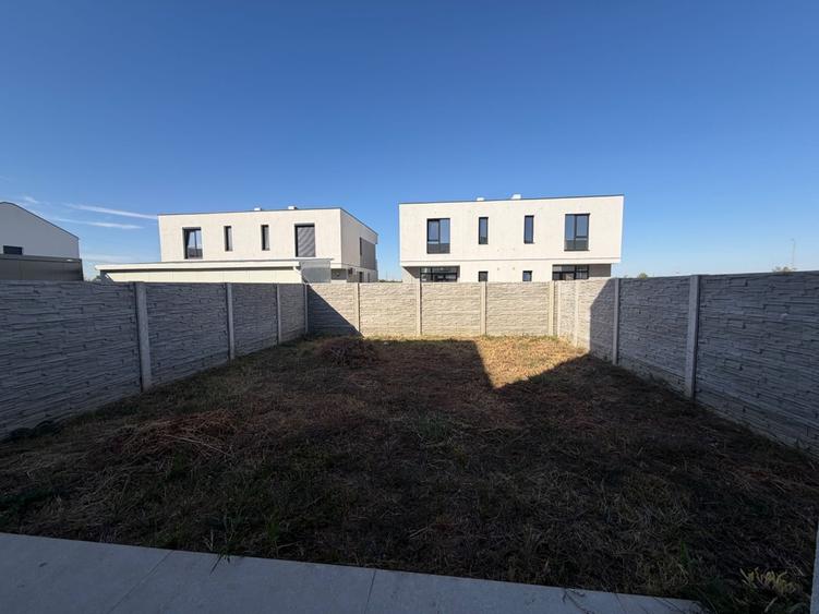 Casă cu 4 camere cu Teren 300 Mp în Exterior Vest