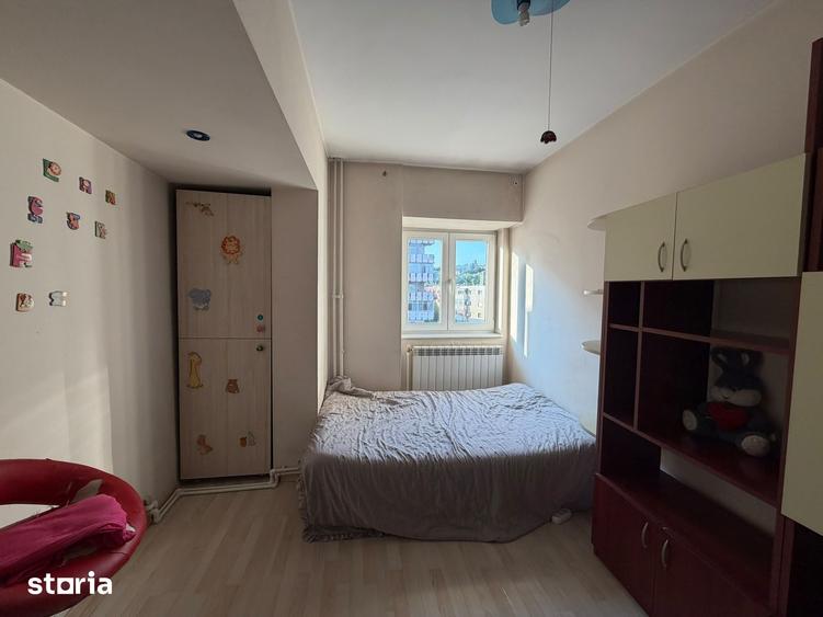 Apartament cu 3 camere decomandat în Central
