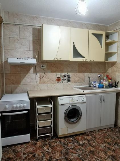 Apartament cu 3 camere decomandat în Sârbi