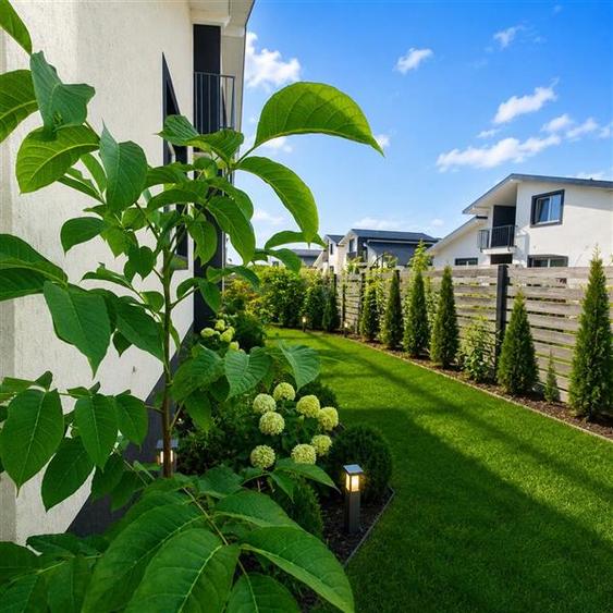 Casă individuală cu 5 camere cu Teren 300 Mp în Exterior Est