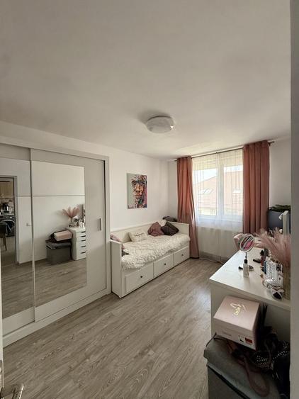 Apartament cu 3 camere decomandat în Florești