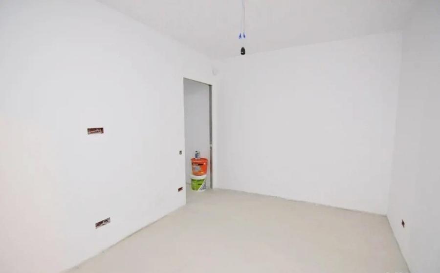 Apartament cu 3 camere decomandat în Tineretului
