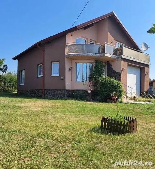 Casă cu 4 camere cu Teren 1300 Mp în Săndulești