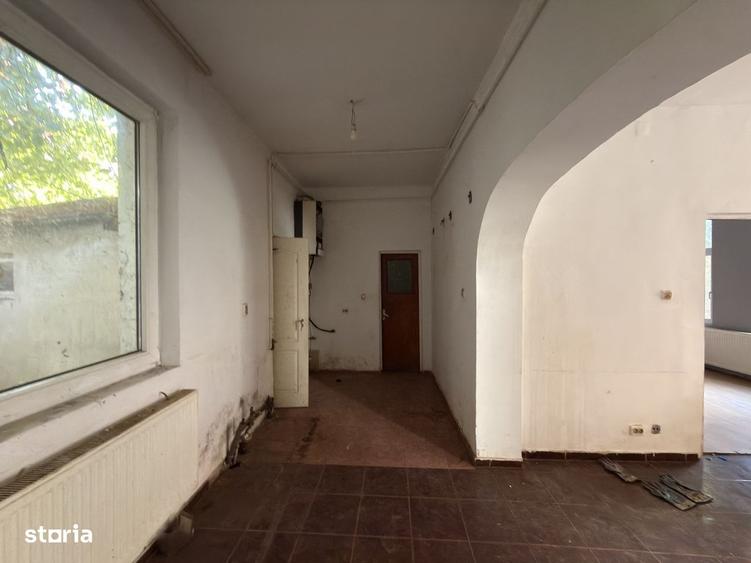 Casă cu 3 camere cu Canalizare în Central