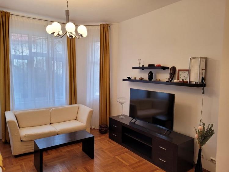 Apartament cu 4 camere decomandat, mobilat în Vitan Mall